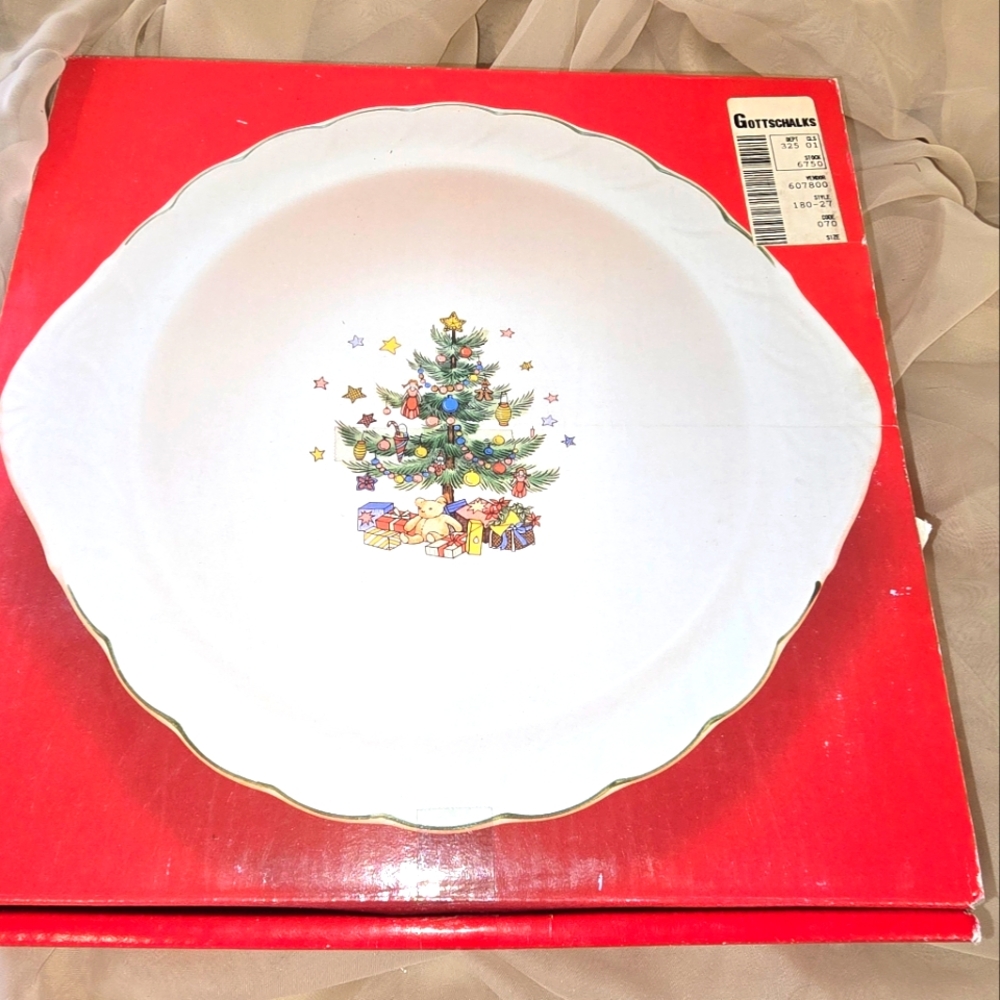 Nikko Christmas Vegetable Bowl 10"